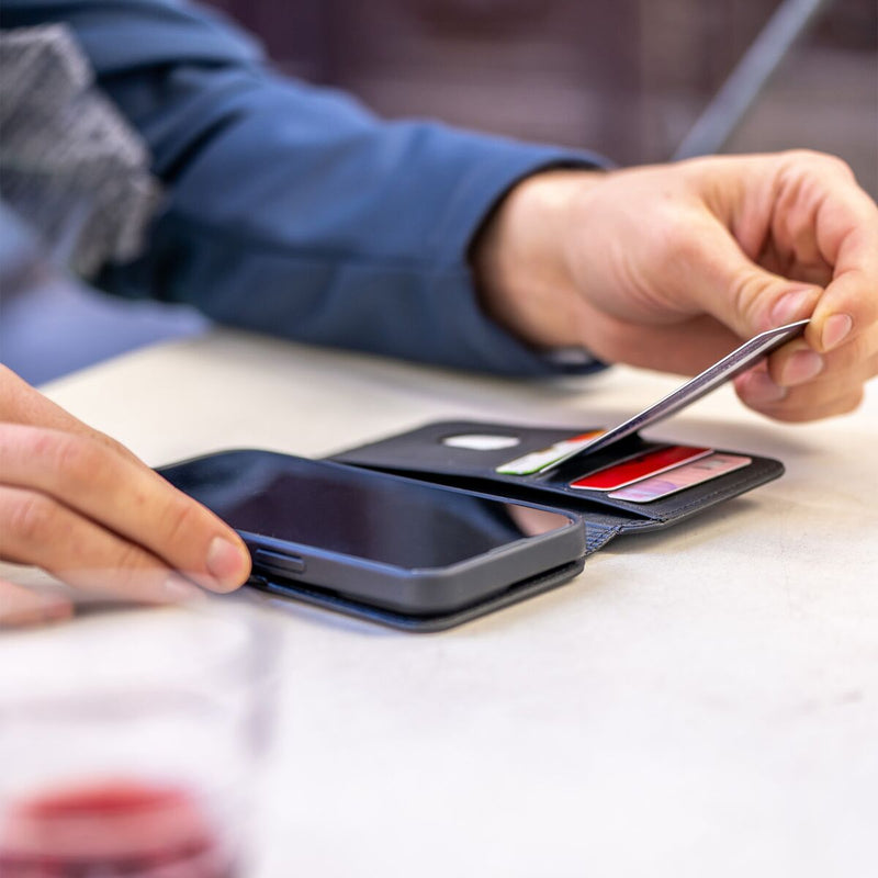 Magnetic Flip Cover Black | 06360483