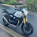 Fly Screen Pearl Metallic White/Phantom Black For Triumph Speed 400 2025>Current