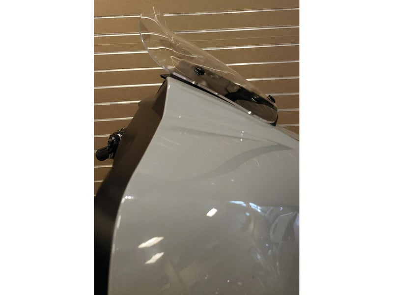 Helix Replacement Windscreen Height: 10.5" Clear