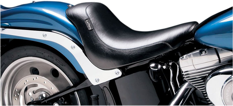 Silhouette Solo Seat Smooth Black For Harley Davidson FLSTF 1450 2006