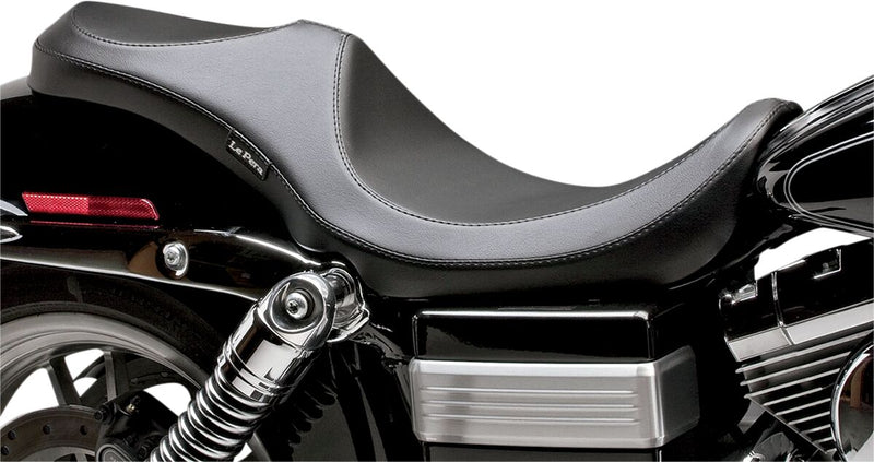 Villain One-Piece Smooth Seat Black For Harley Davidson FLD 1690 2012-2013