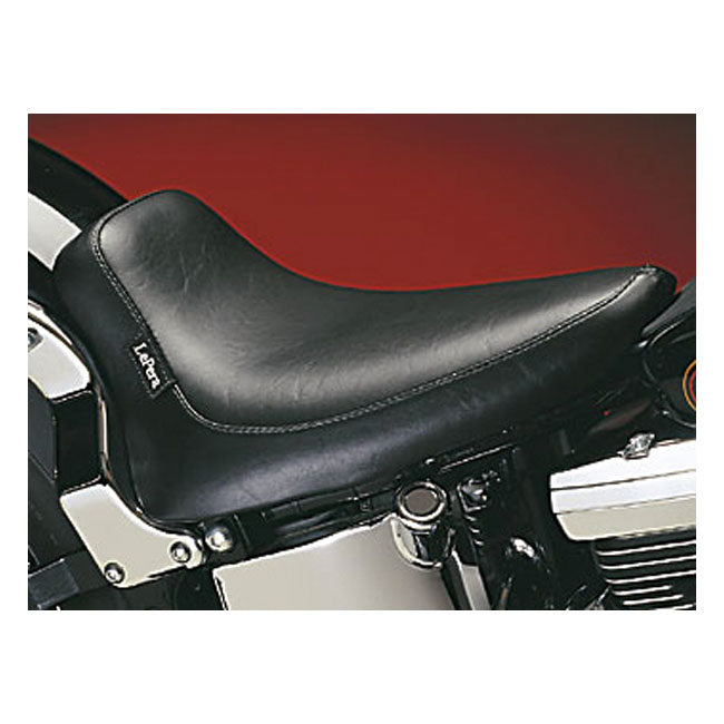 Silhouette Solo Seat Smooth For 06-17 Softail (Excl. FXS / FLS/S) With 150 MM Tire / Fender Mounted (NU)