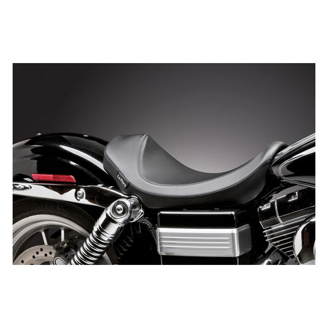 Villain Solo Seat Smooth For 06-17 Dyna (NU)